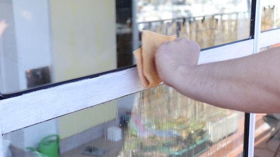 cu ce se curata geamurile termopan