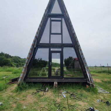 casa triunghi cu termopane